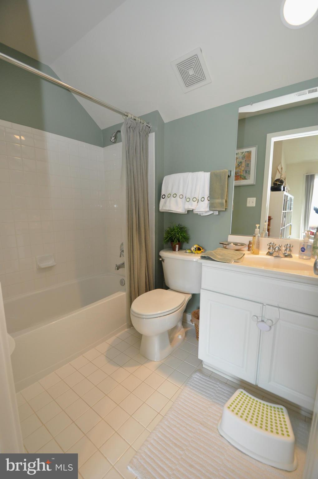 CLARENDON CENTER - Residential Lease