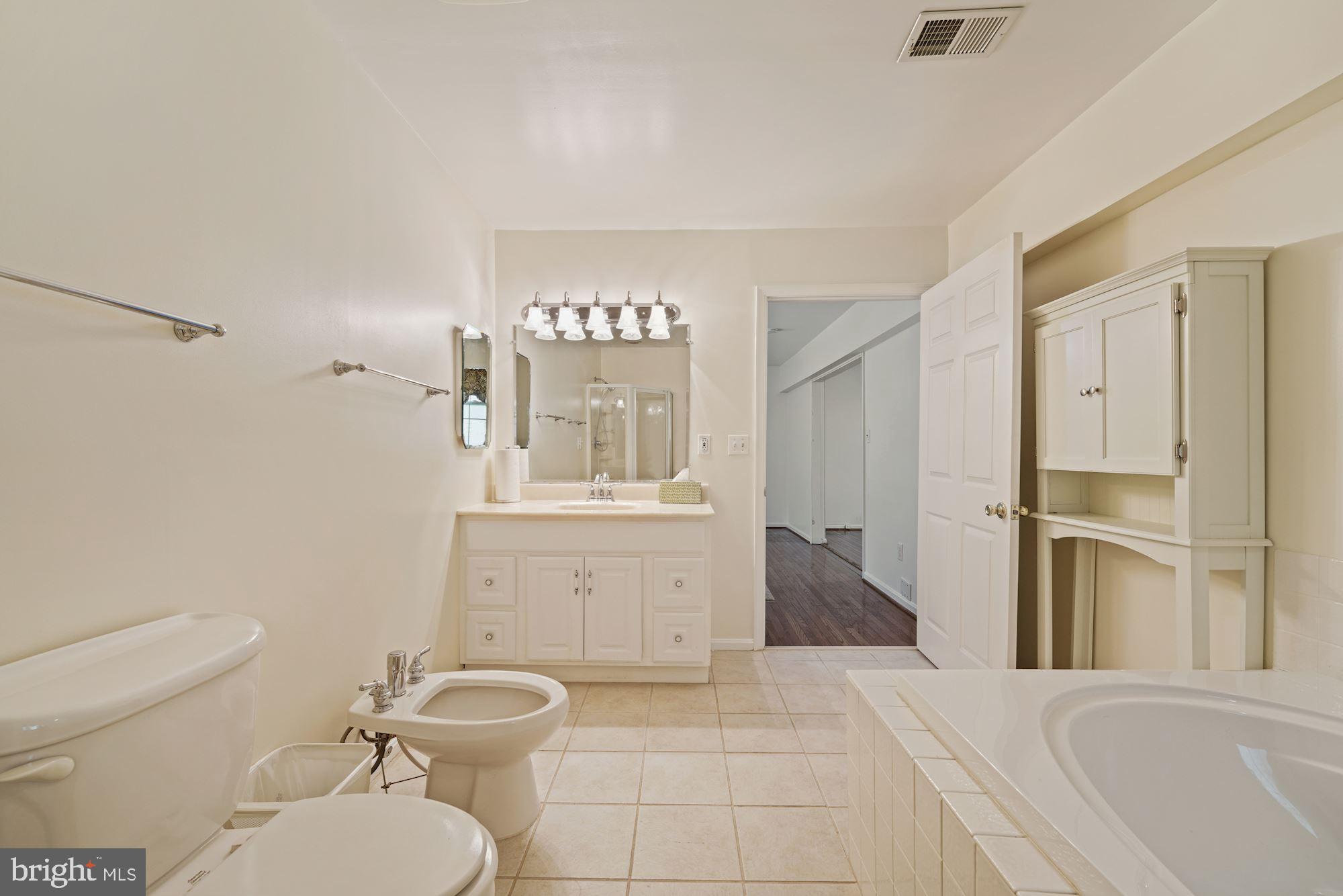 WARBURTON OAKS - Residential