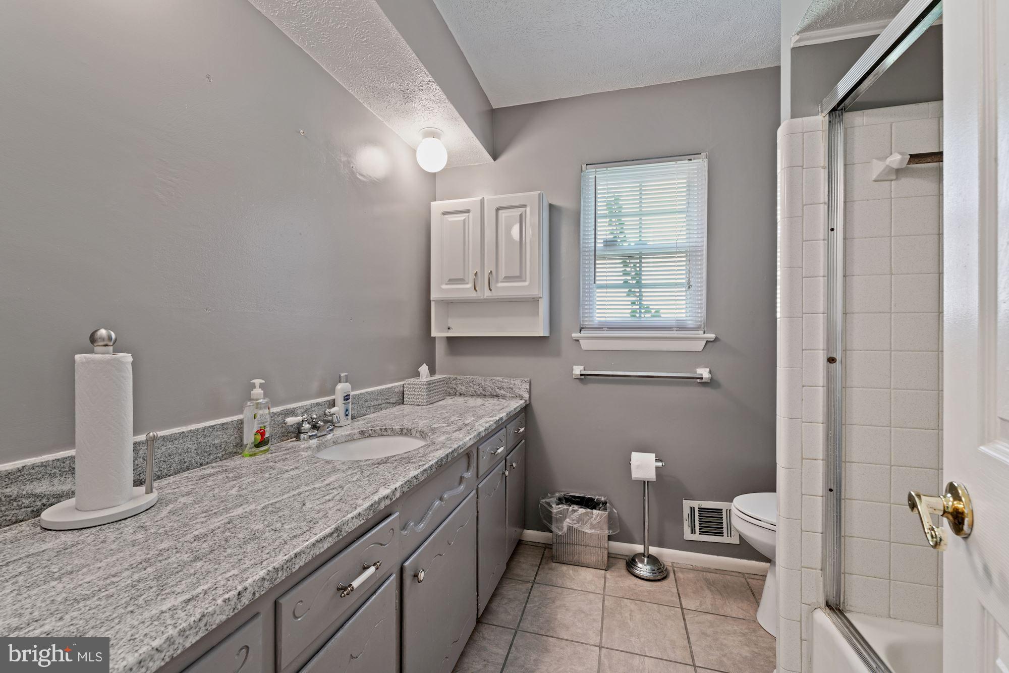 WARBURTON OAKS - Residential