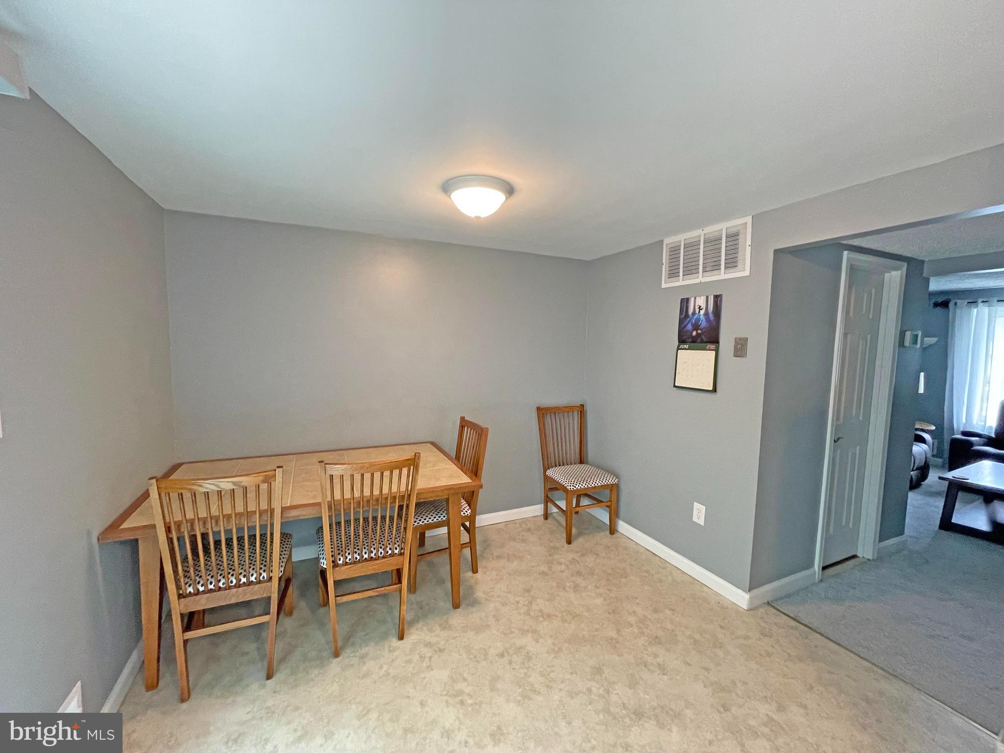 CARROLLWOOD MANOR - Residential