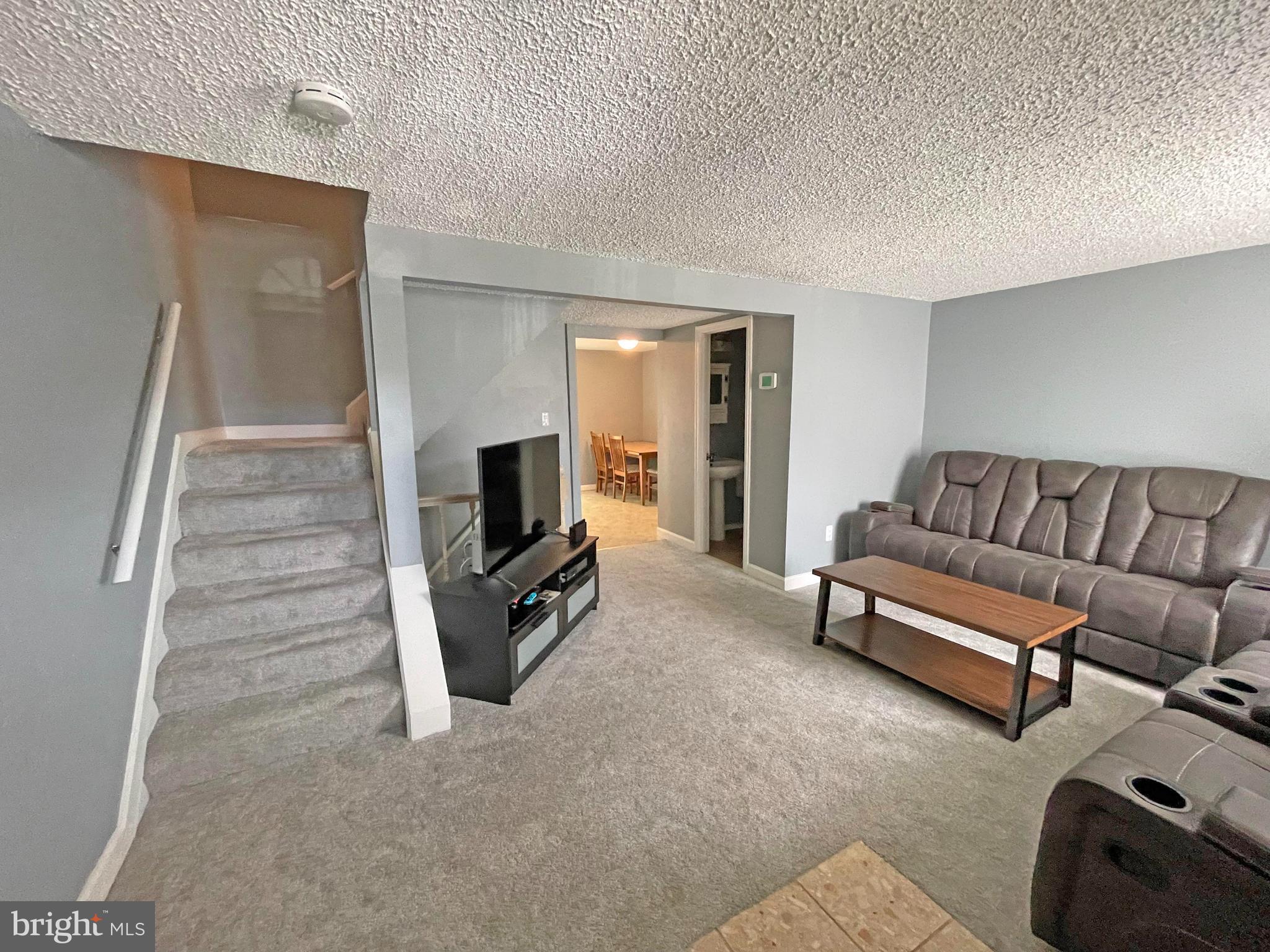 CARROLLWOOD MANOR - Residential