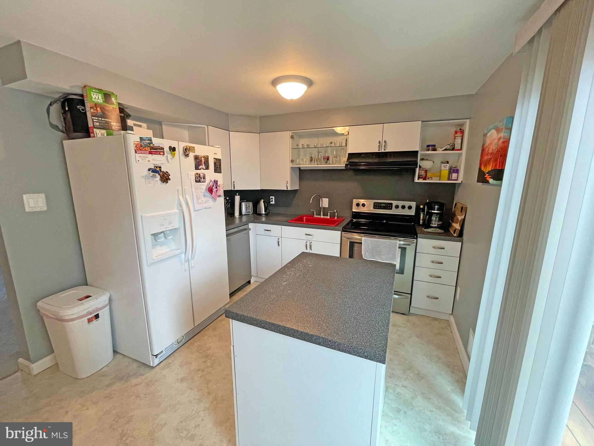 CARROLLWOOD MANOR - Residential