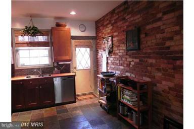 GREEKTOWN - Residential Lease