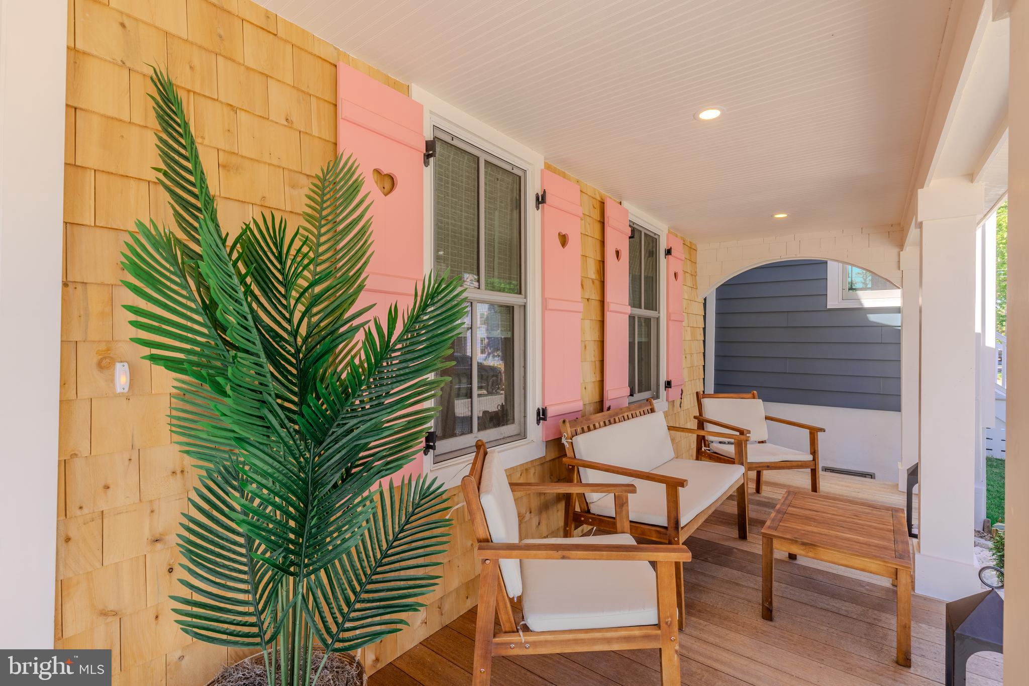 909 CORGIE STREET