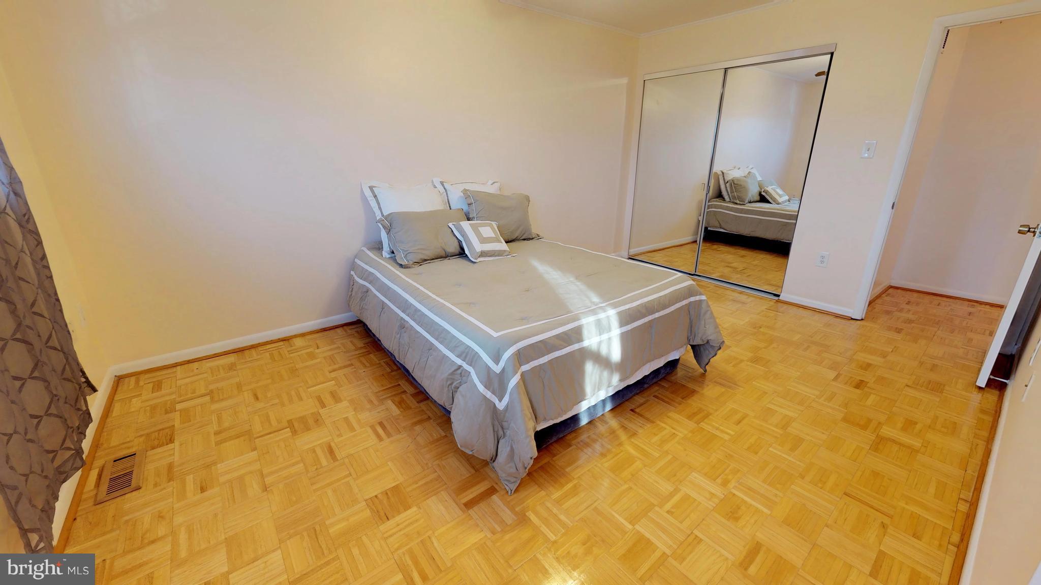 CIRCLE WOODS - Residential