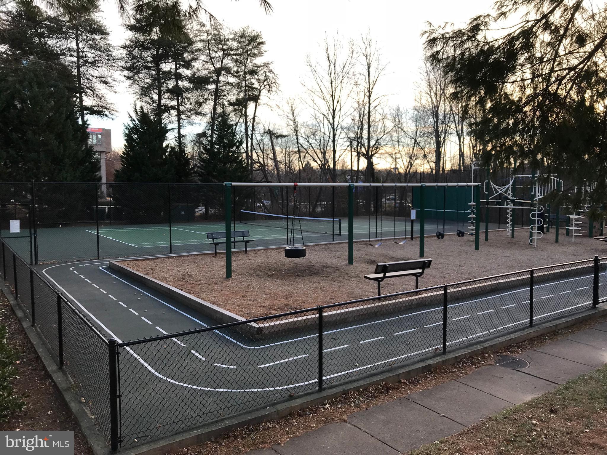 CIRCLE WOODS - Residential