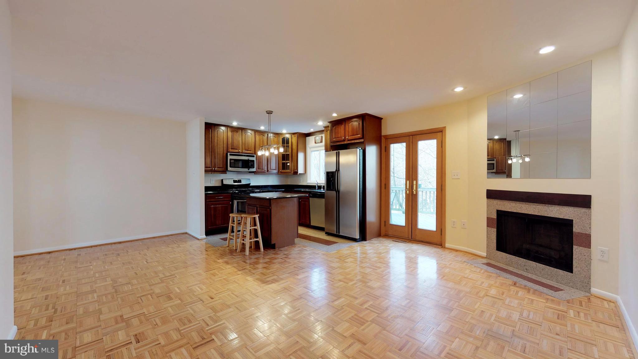 CIRCLE WOODS - Residential