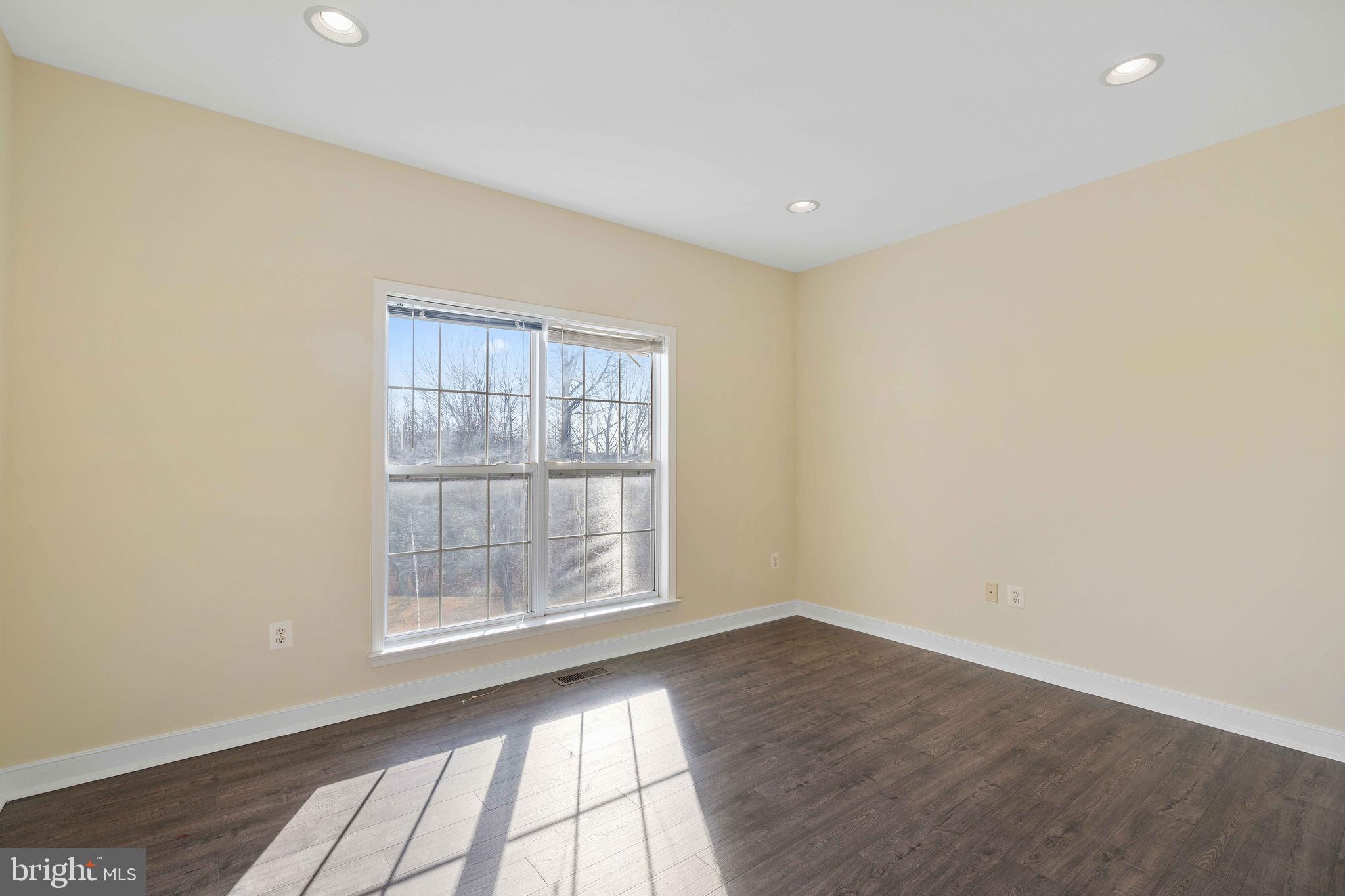 RIDGEFIELD - Residential