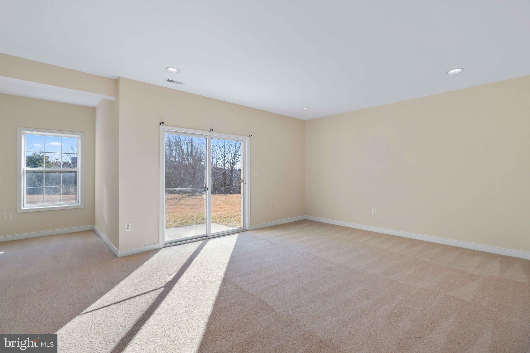 RIDGEFIELD - Residential