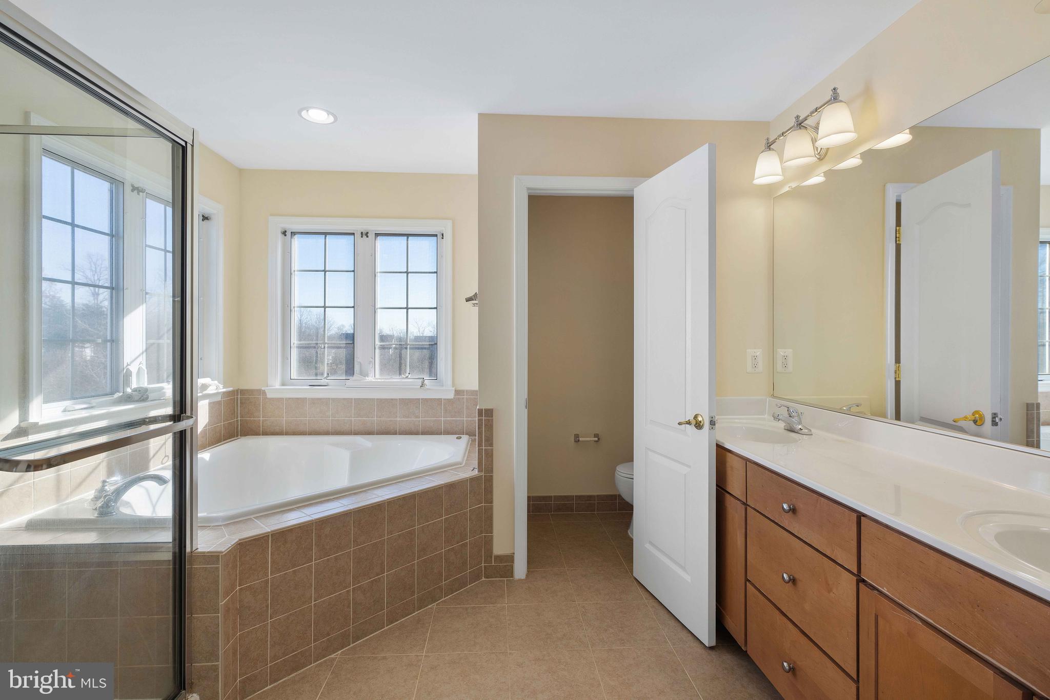 RIDGEFIELD - Residential