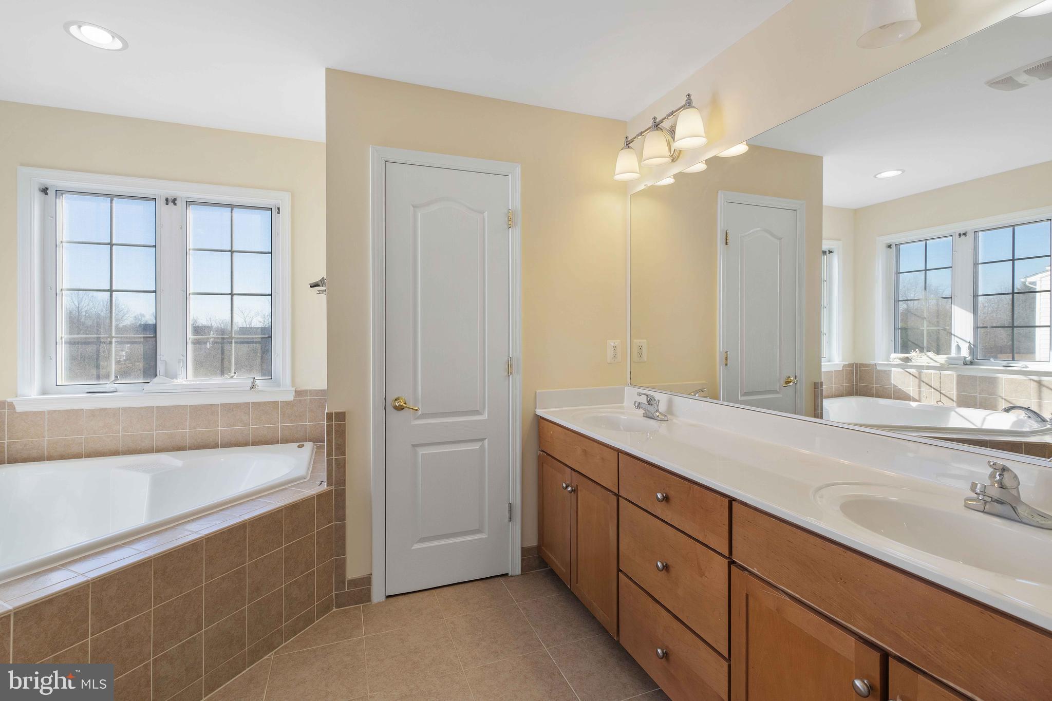 RIDGEFIELD - Residential