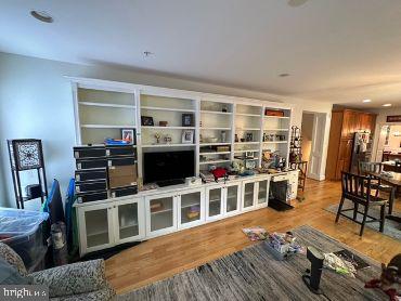 GLENBROOK VILLAGE - Residential Lease