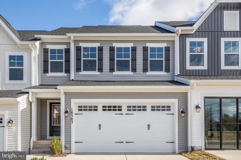 Townhouse For Sale - 10640 Afton Grove Court<br/> FREDERICKSBURG, VA 22408