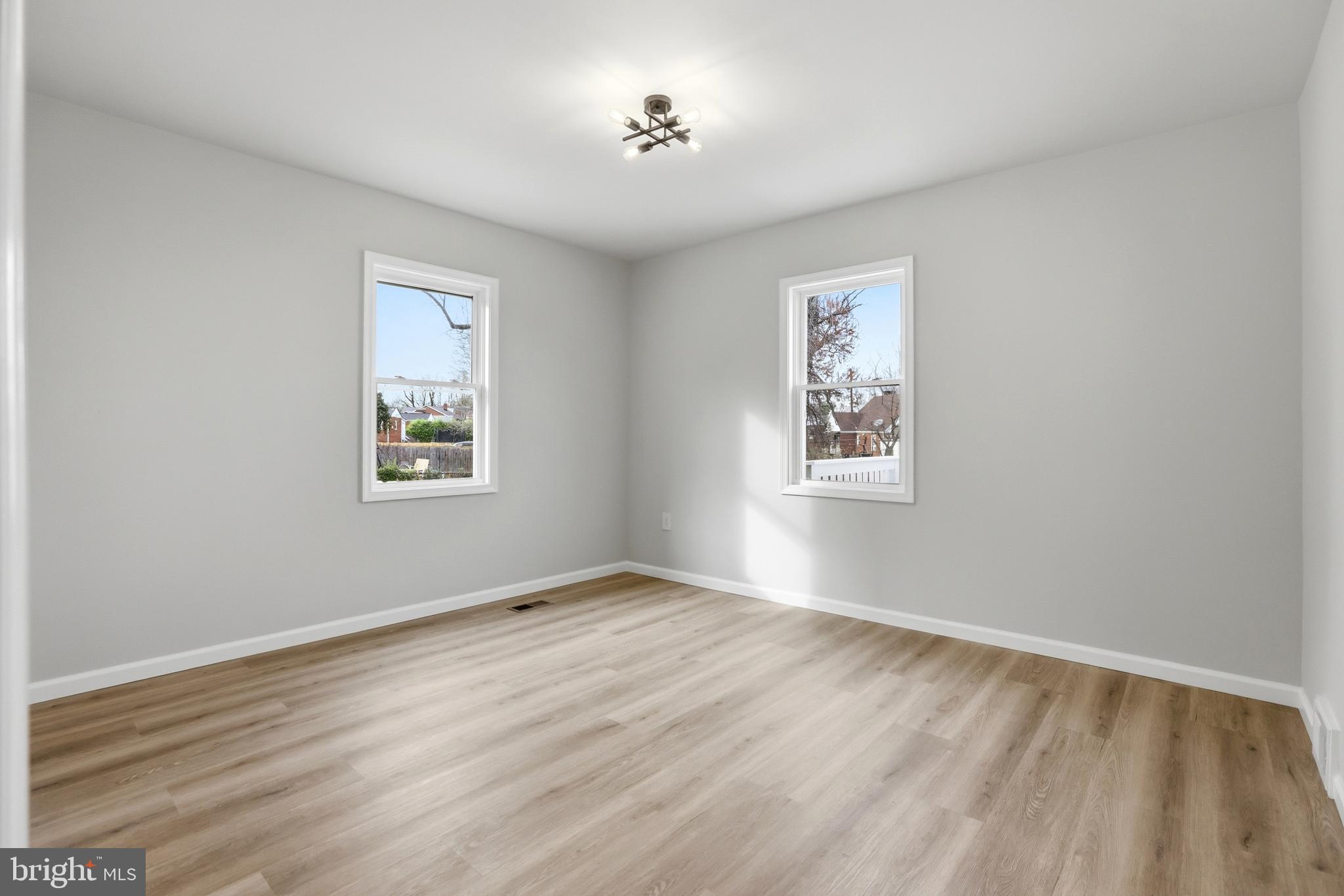 PICKWICK VILLAGE - Residential