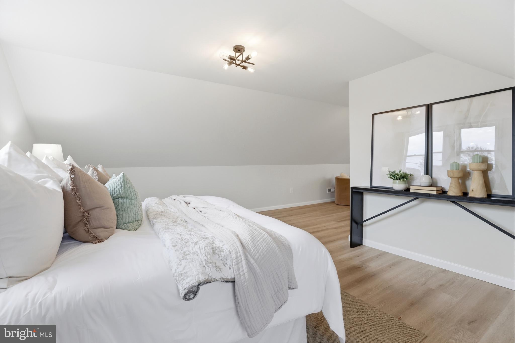 PICKWICK VILLAGE - Residential