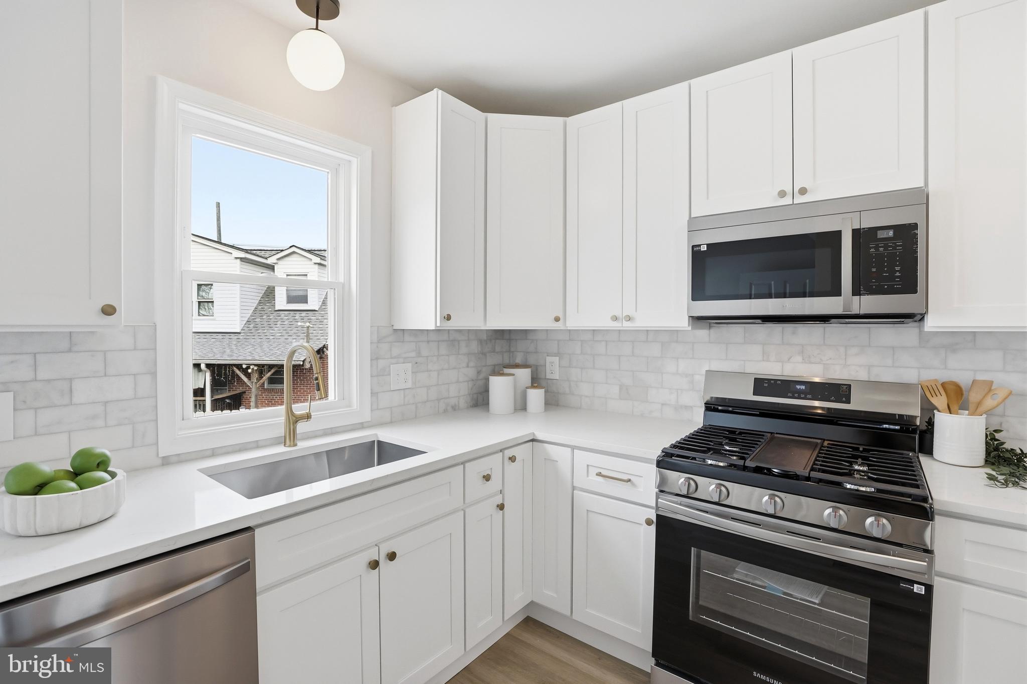 PICKWICK VILLAGE - Residential