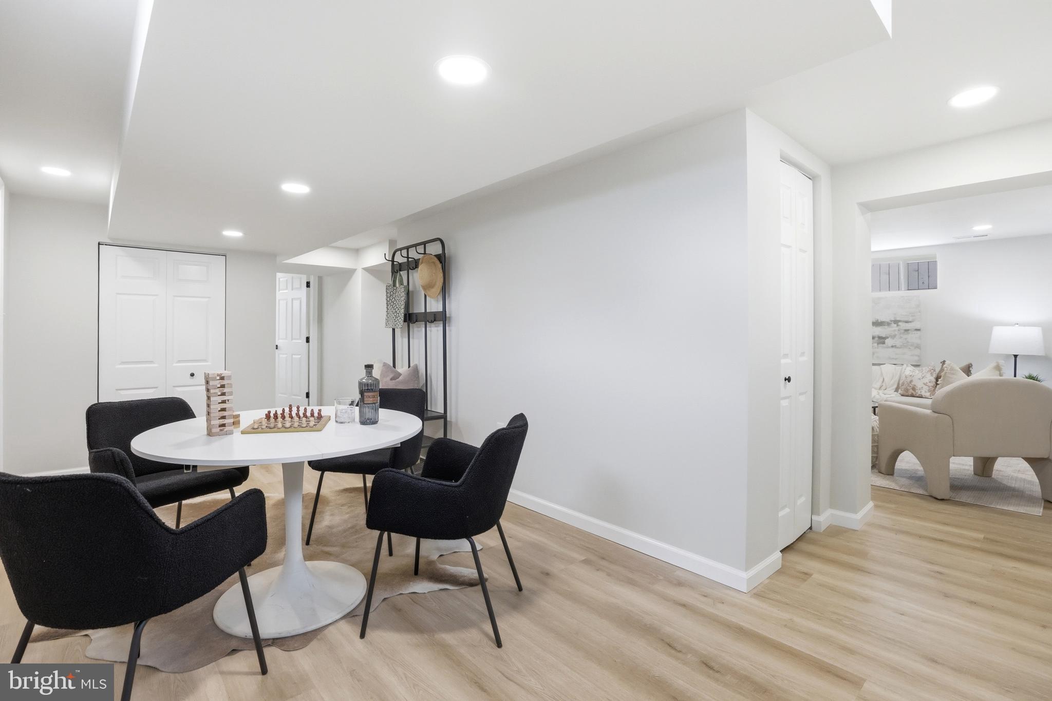 PICKWICK VILLAGE - Residential