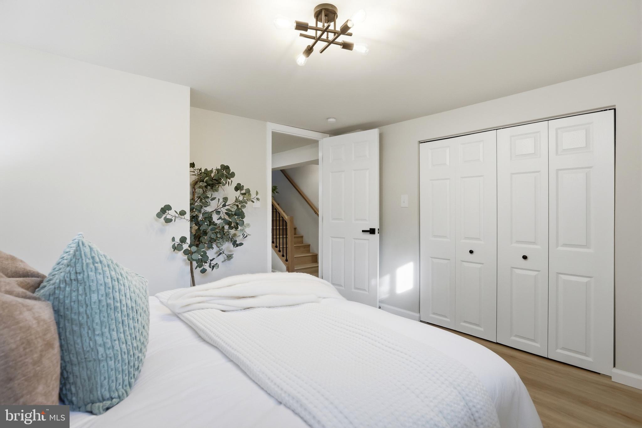 PICKWICK VILLAGE - Residential