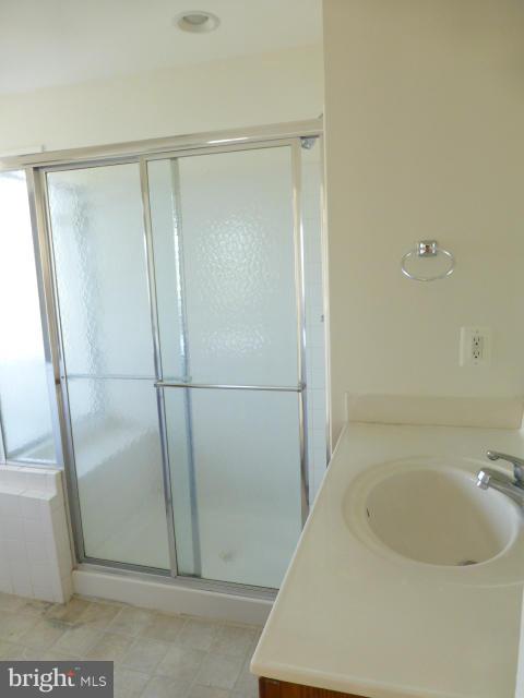 MADISON GROVE - Residential