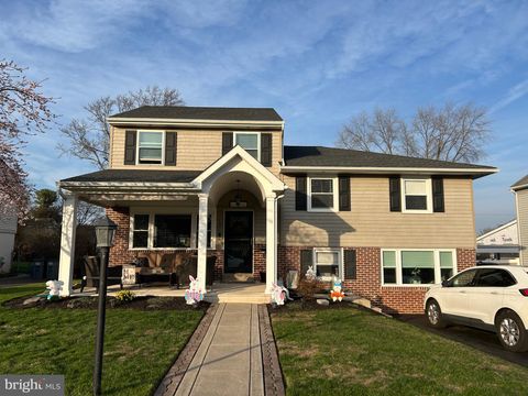 Homes For Sale - 215 Canford Drive<br/> BROOMALL, PA 19008