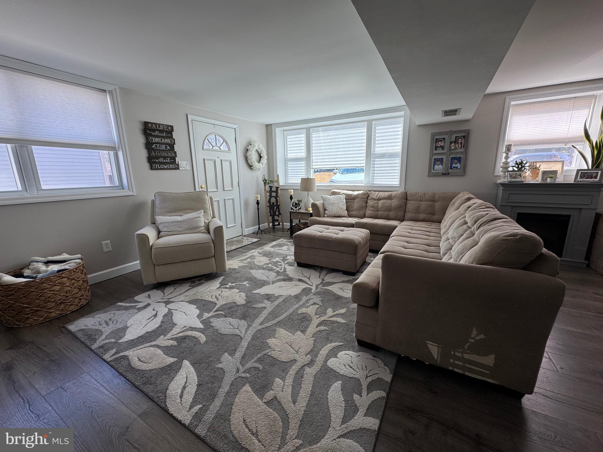 LAWRENCE PARK - Residential