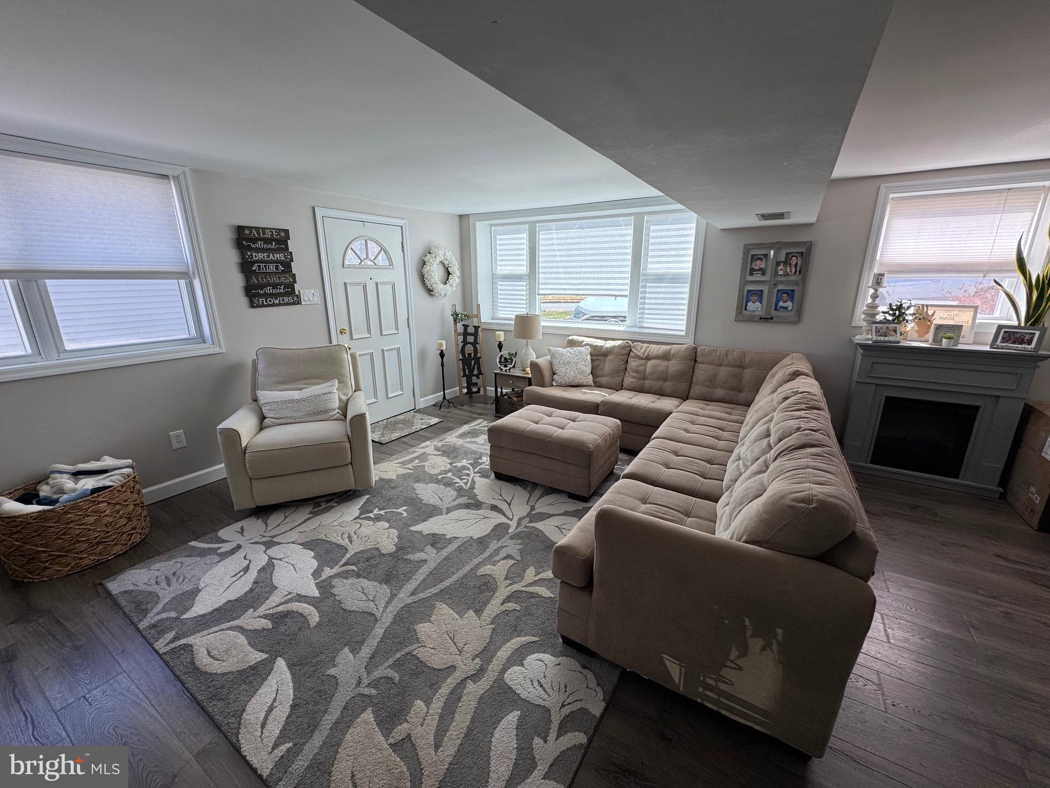 LAWRENCE PARK - Residential