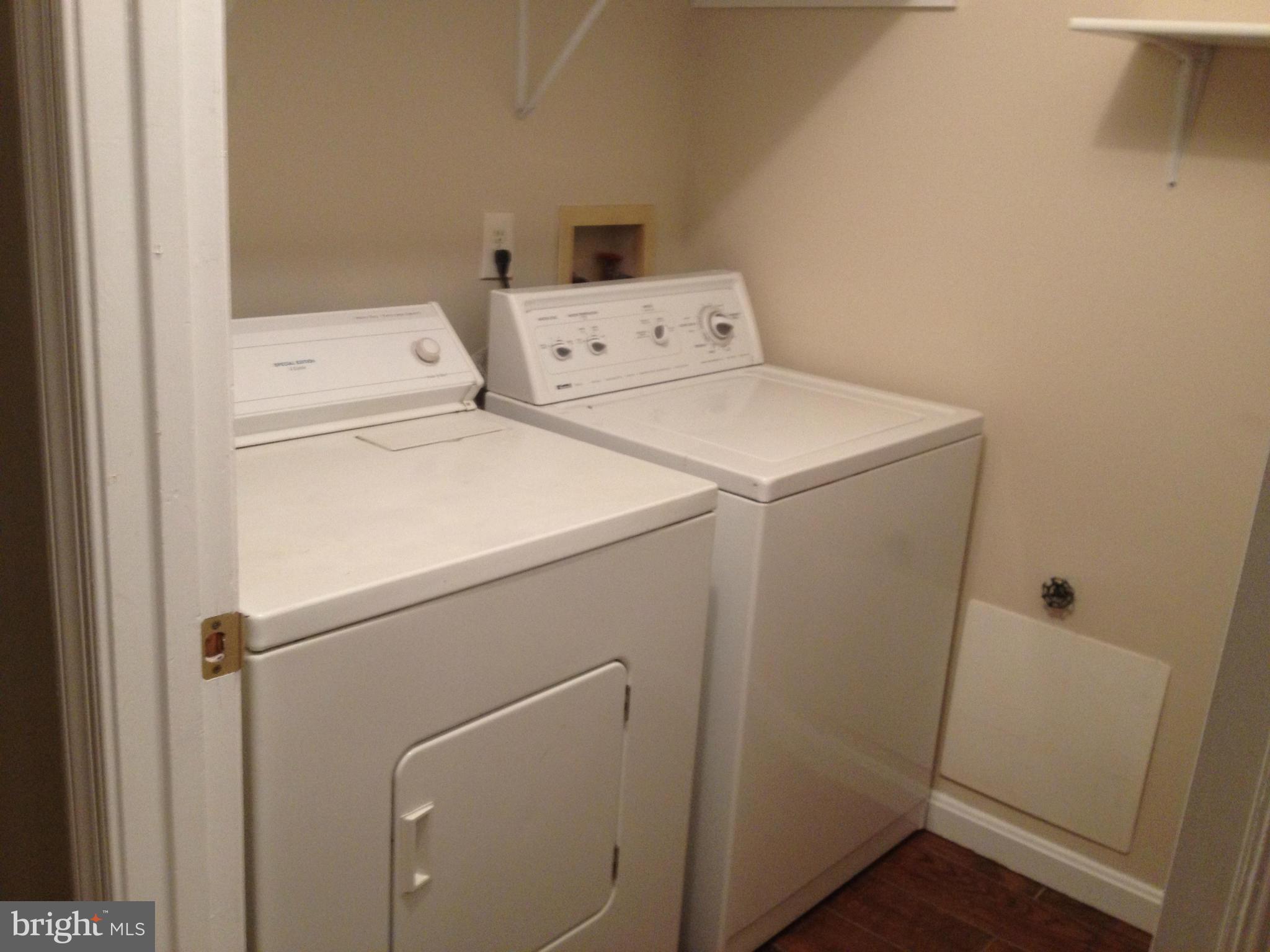 THE OAKTON - Residential Lease
