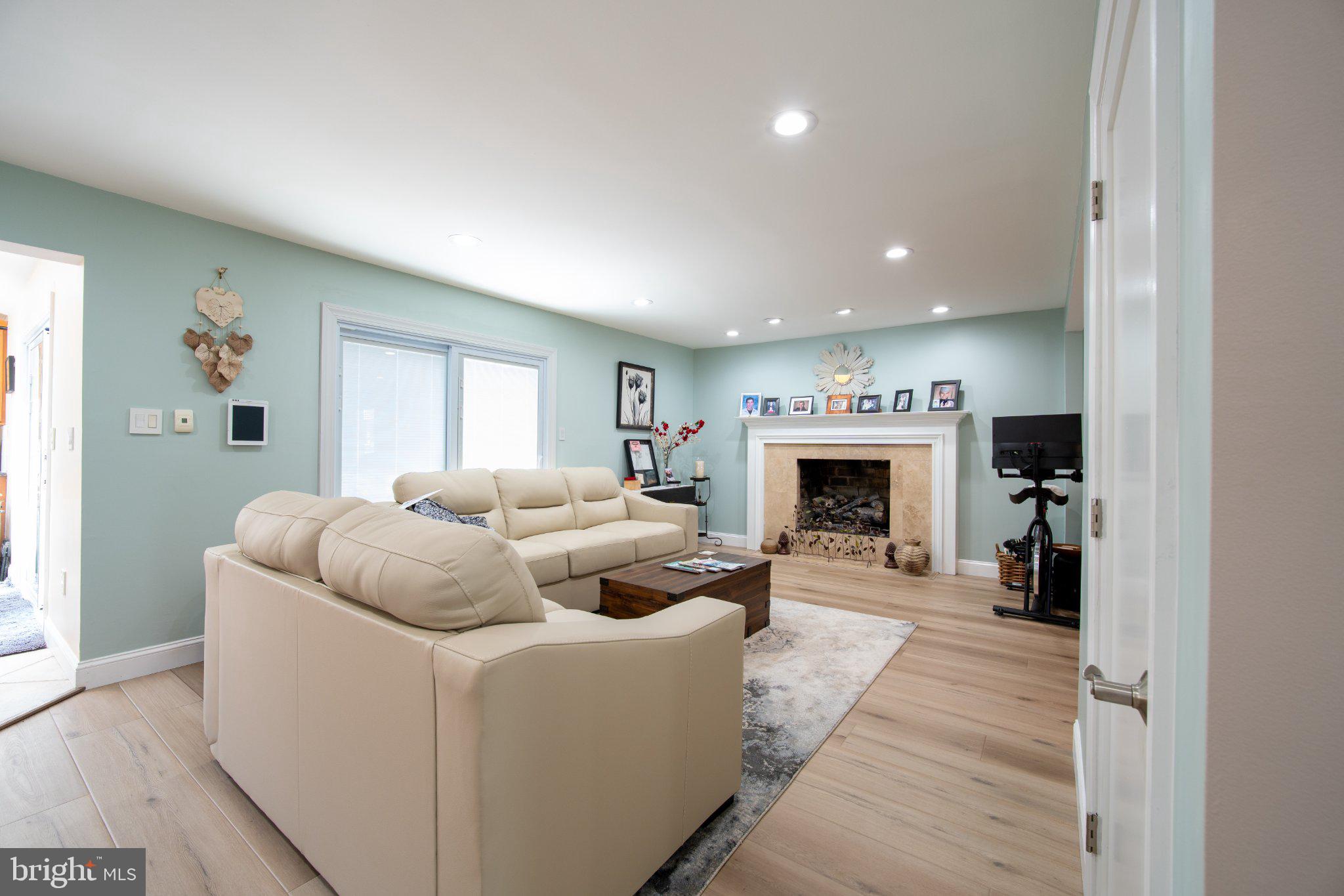 1728 FARMVIEW ROAD