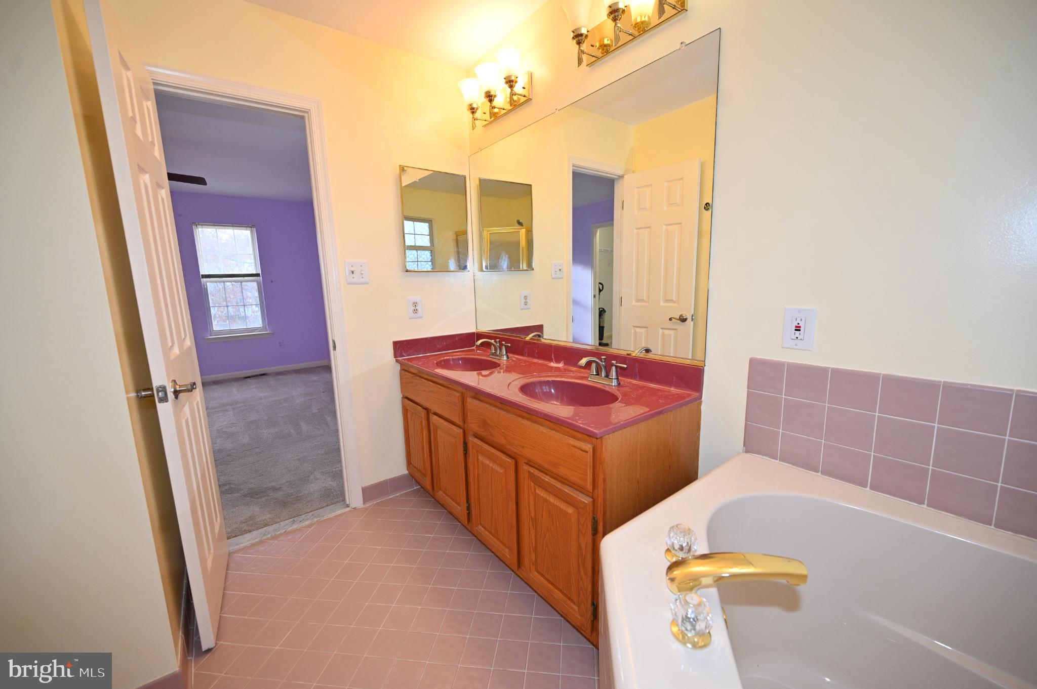 CONSTITUTION HILLS - Residential