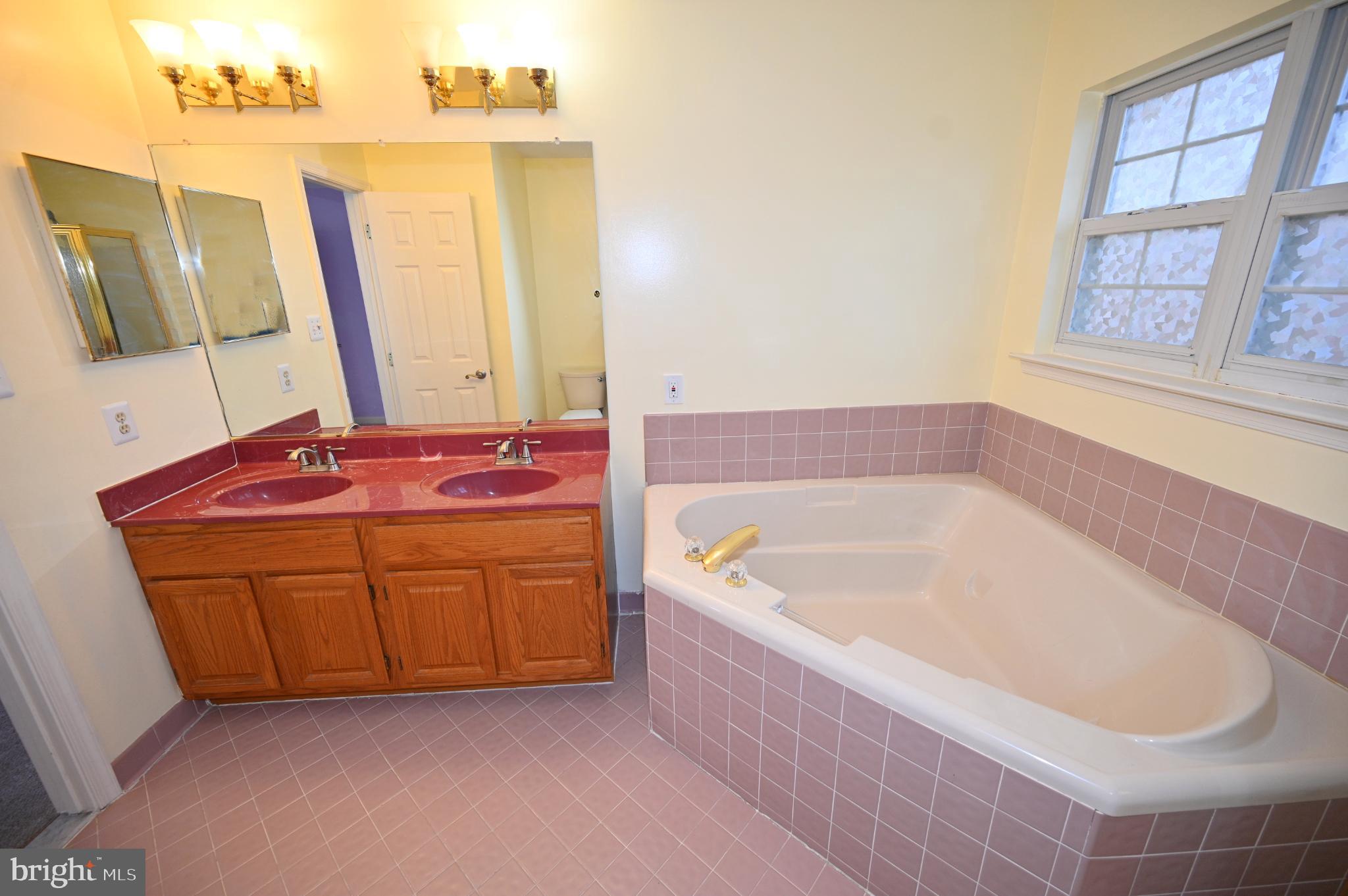 CONSTITUTION HILLS - Residential