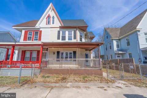 Townhouse For Sale - 322 Oak St St<br/> Cumberland County, MILLVILLE, NJ 08332