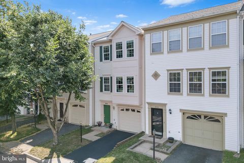 Photo of 6836 General Lafayette Way, GAINESVILLE, VA 20155 (MLS # VAPW2120316)