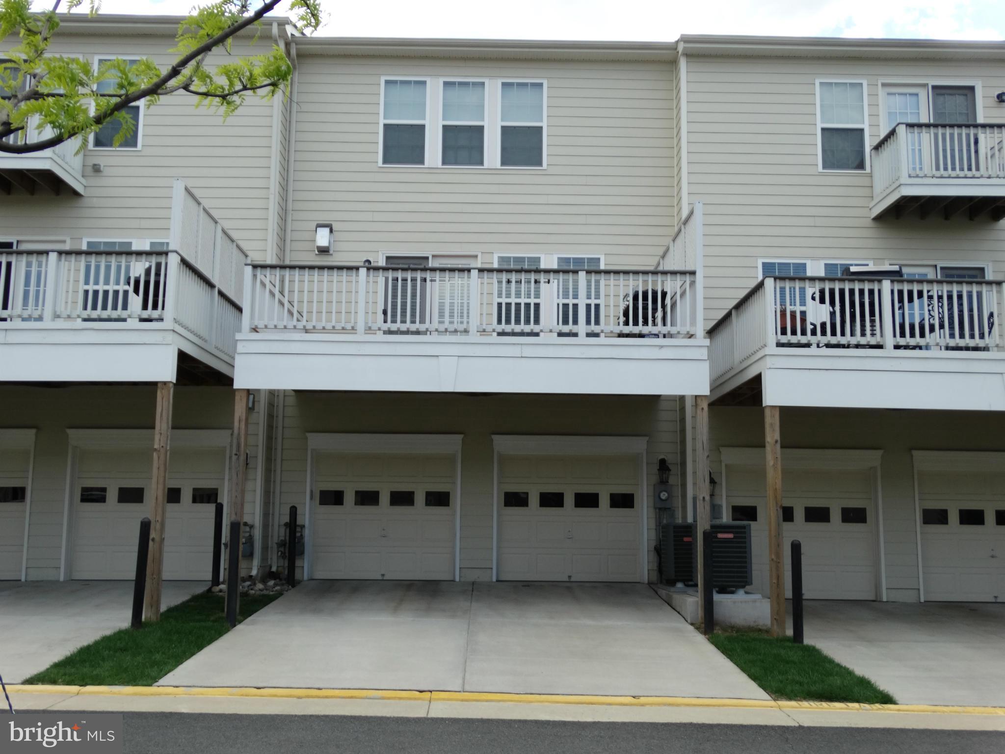 LANSDOWNE TOWN CENTER - Residential