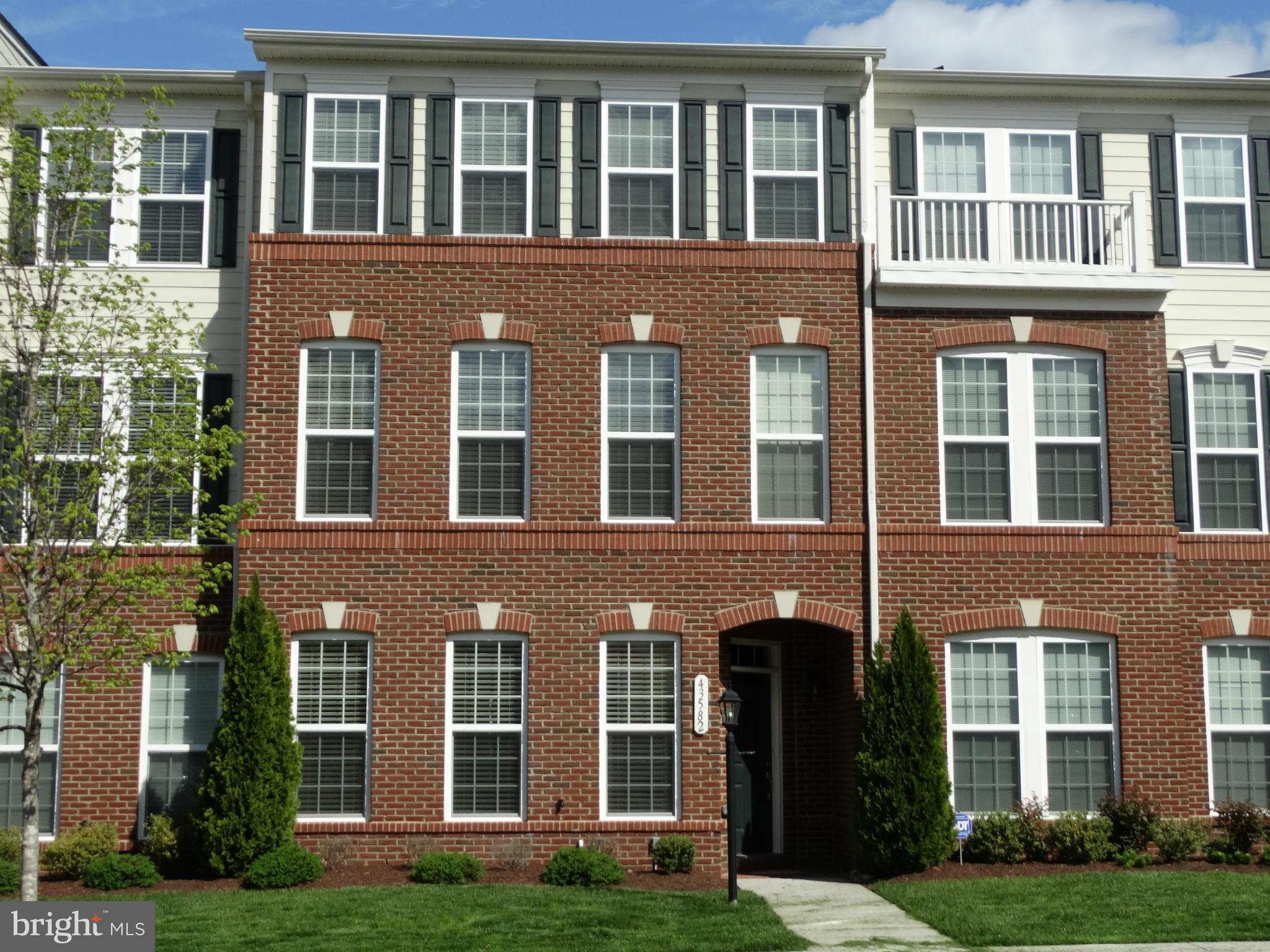 LANSDOWNE TOWN CENTER - Residential