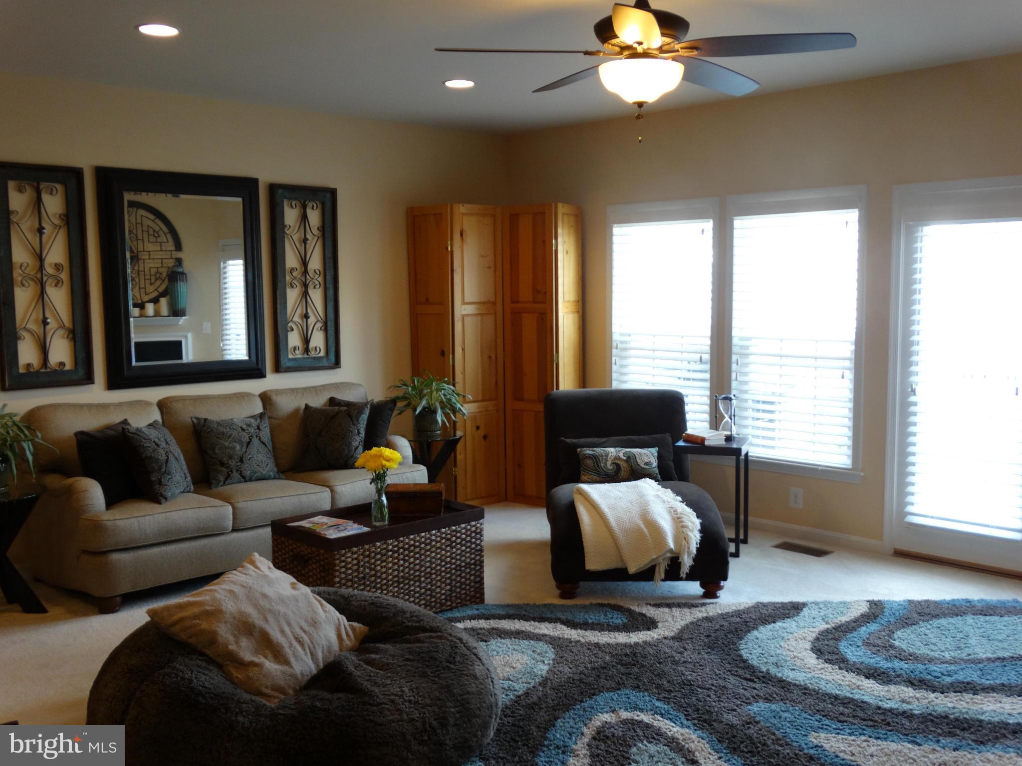 LANSDOWNE TOWN CENTER - Residential