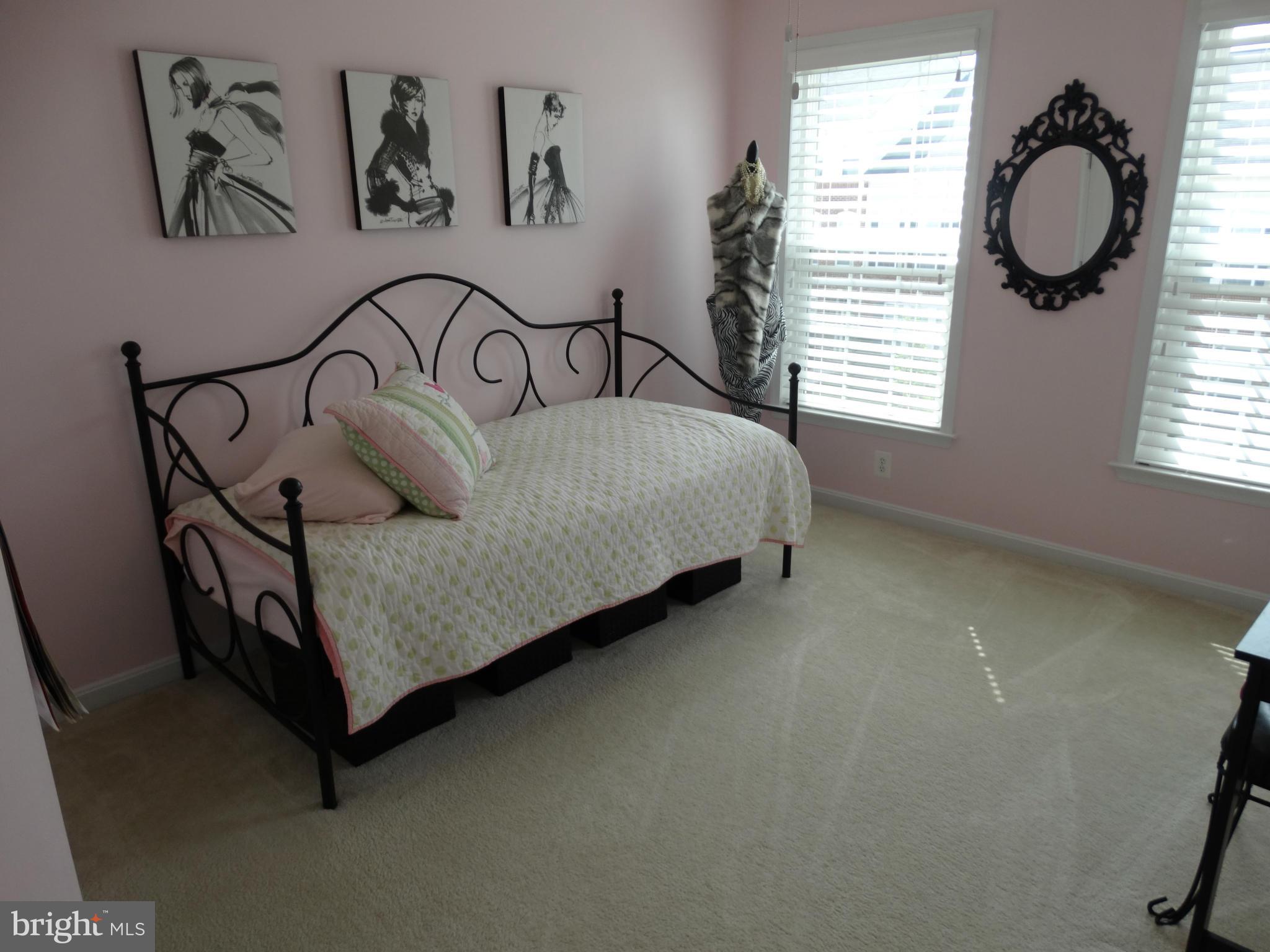 LANSDOWNE TOWN CENTER - Residential