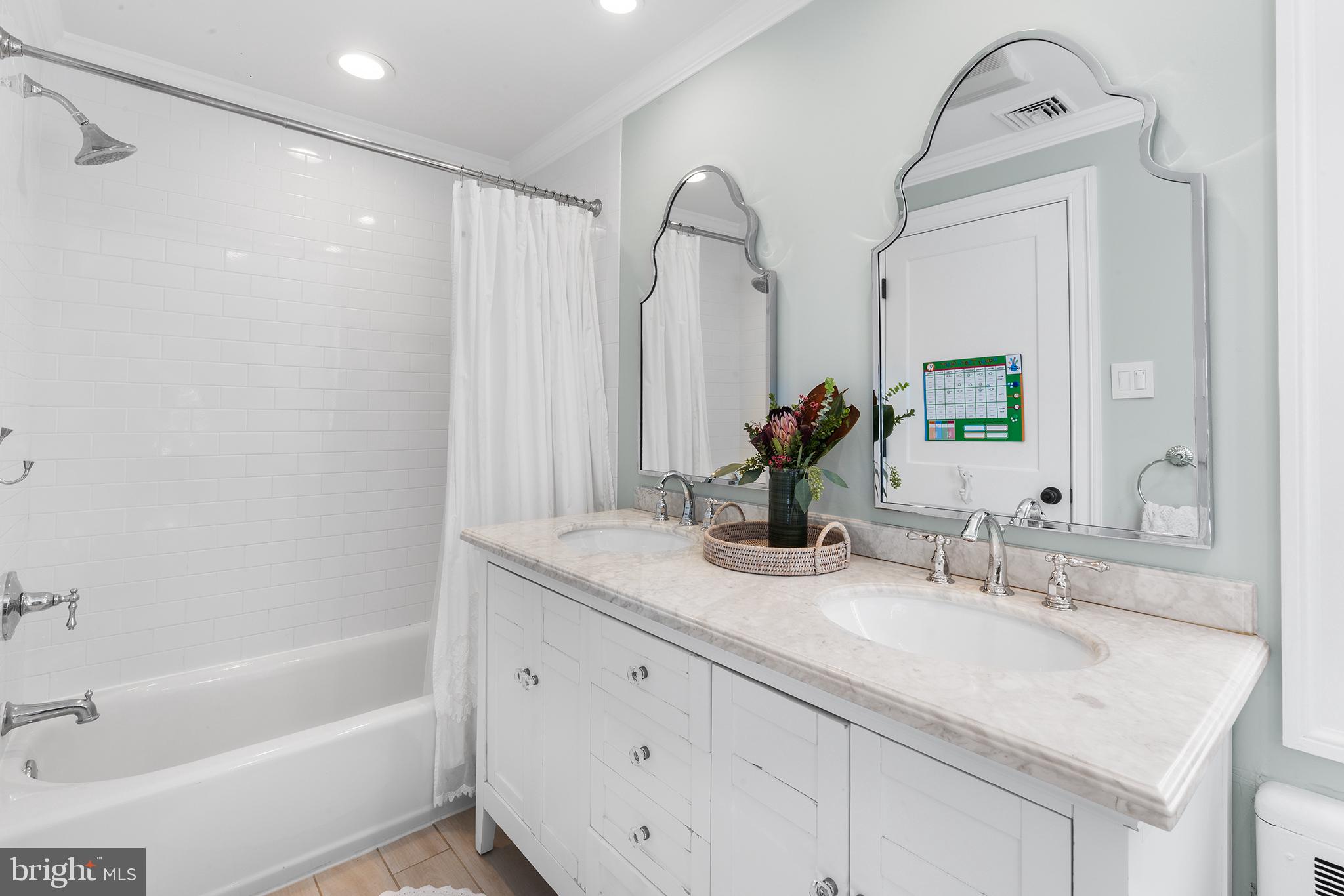 WAYNEWOODS - Residential