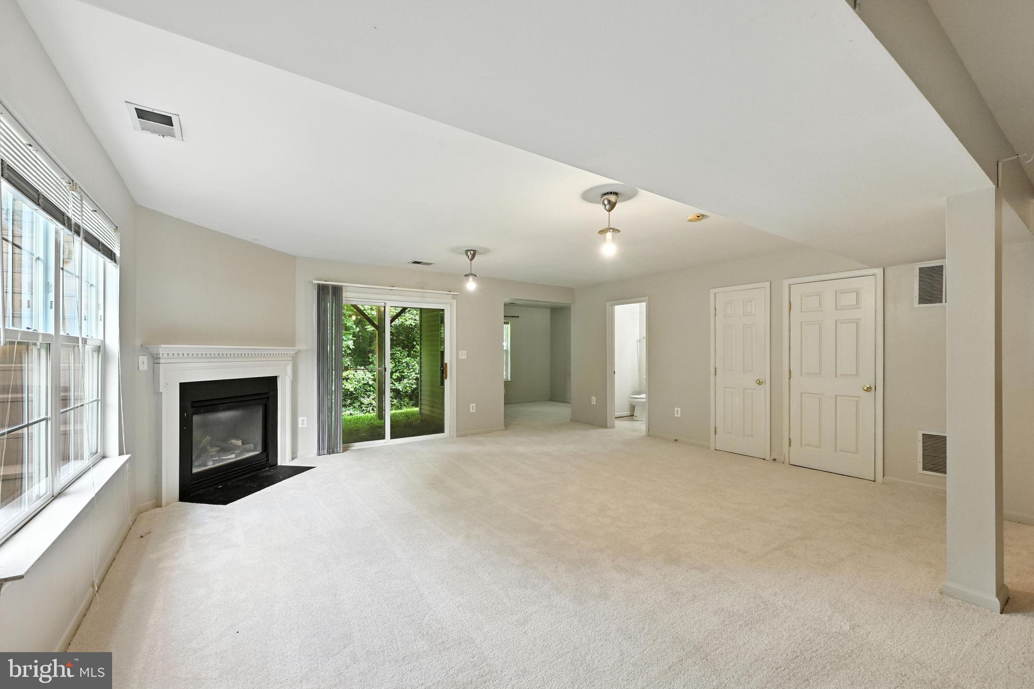 TOWNES AT FAIR LAKES GLEN - Residential