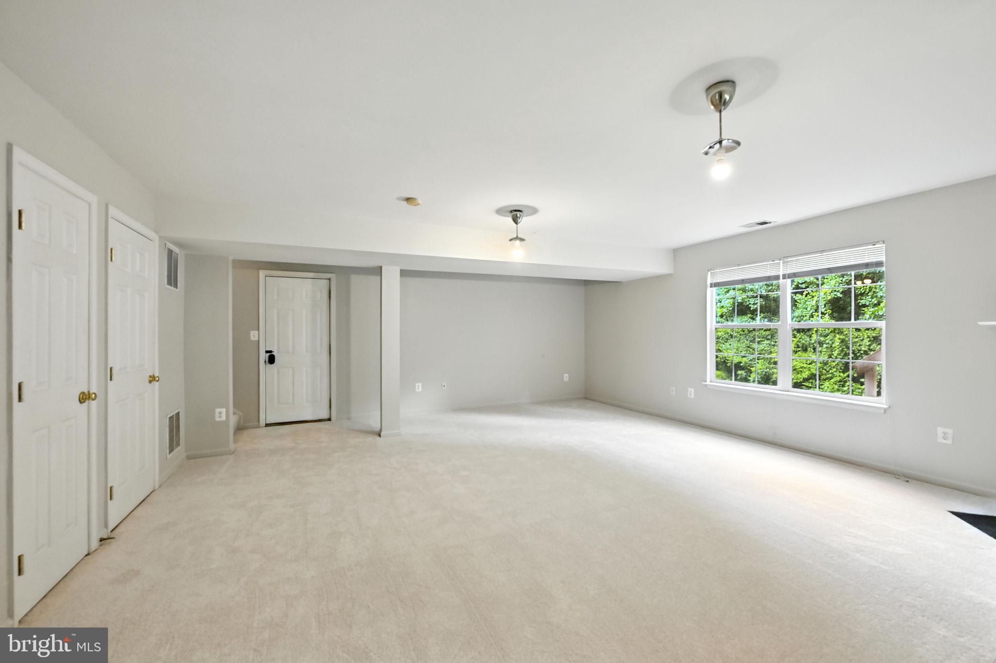 TOWNES AT FAIR LAKES GLEN - Residential