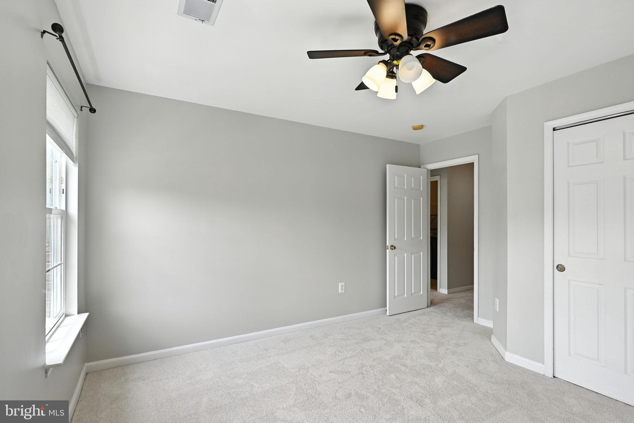 TOWNES AT FAIR LAKES GLEN - Residential