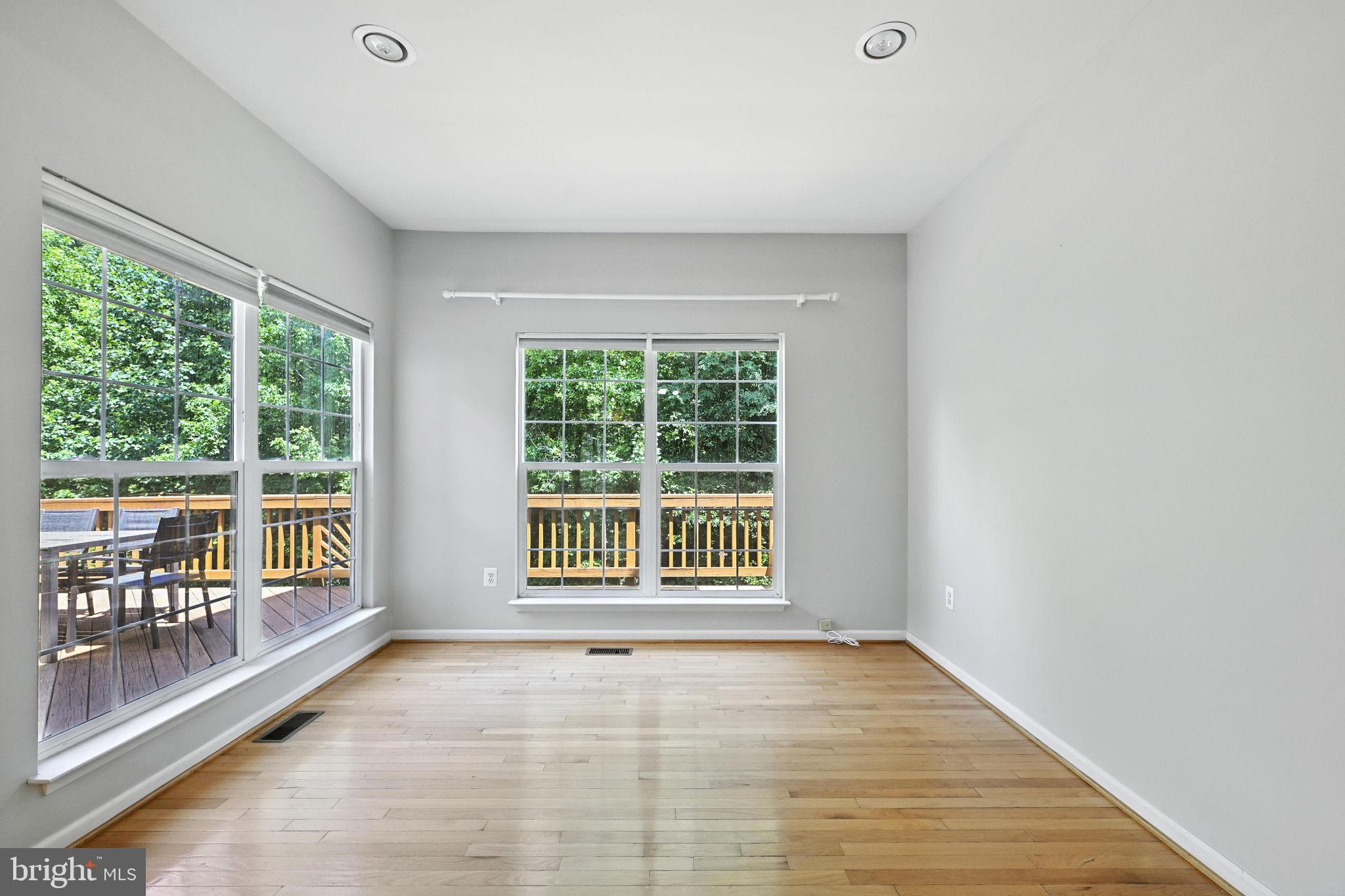 TOWNES AT FAIR LAKES GLEN - Residential