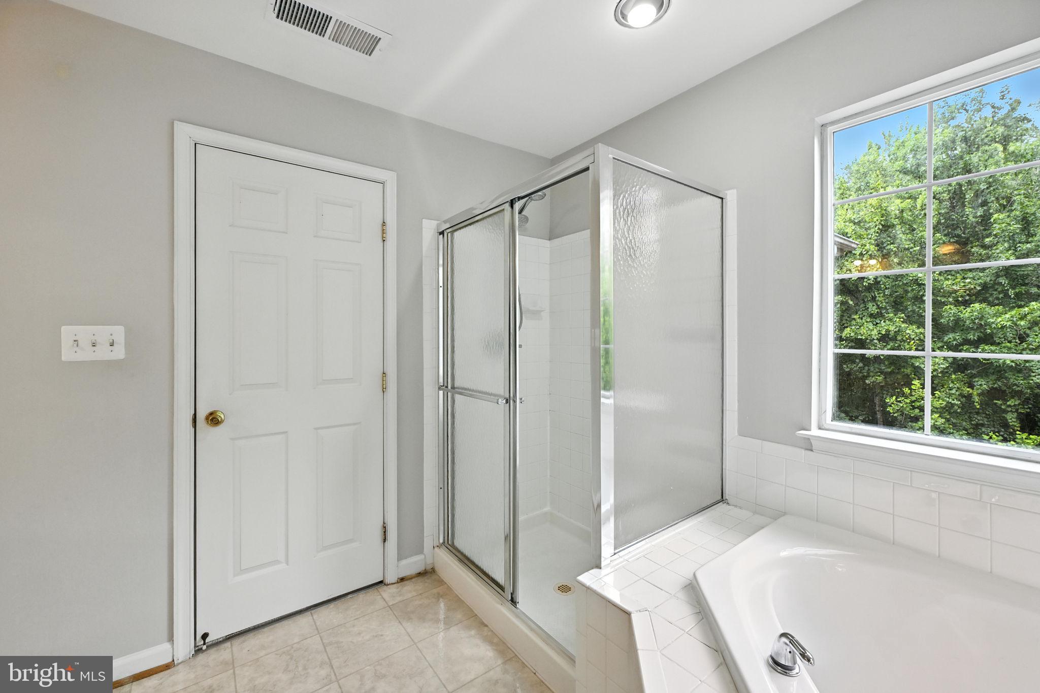 TOWNES AT FAIR LAKES GLEN - Residential