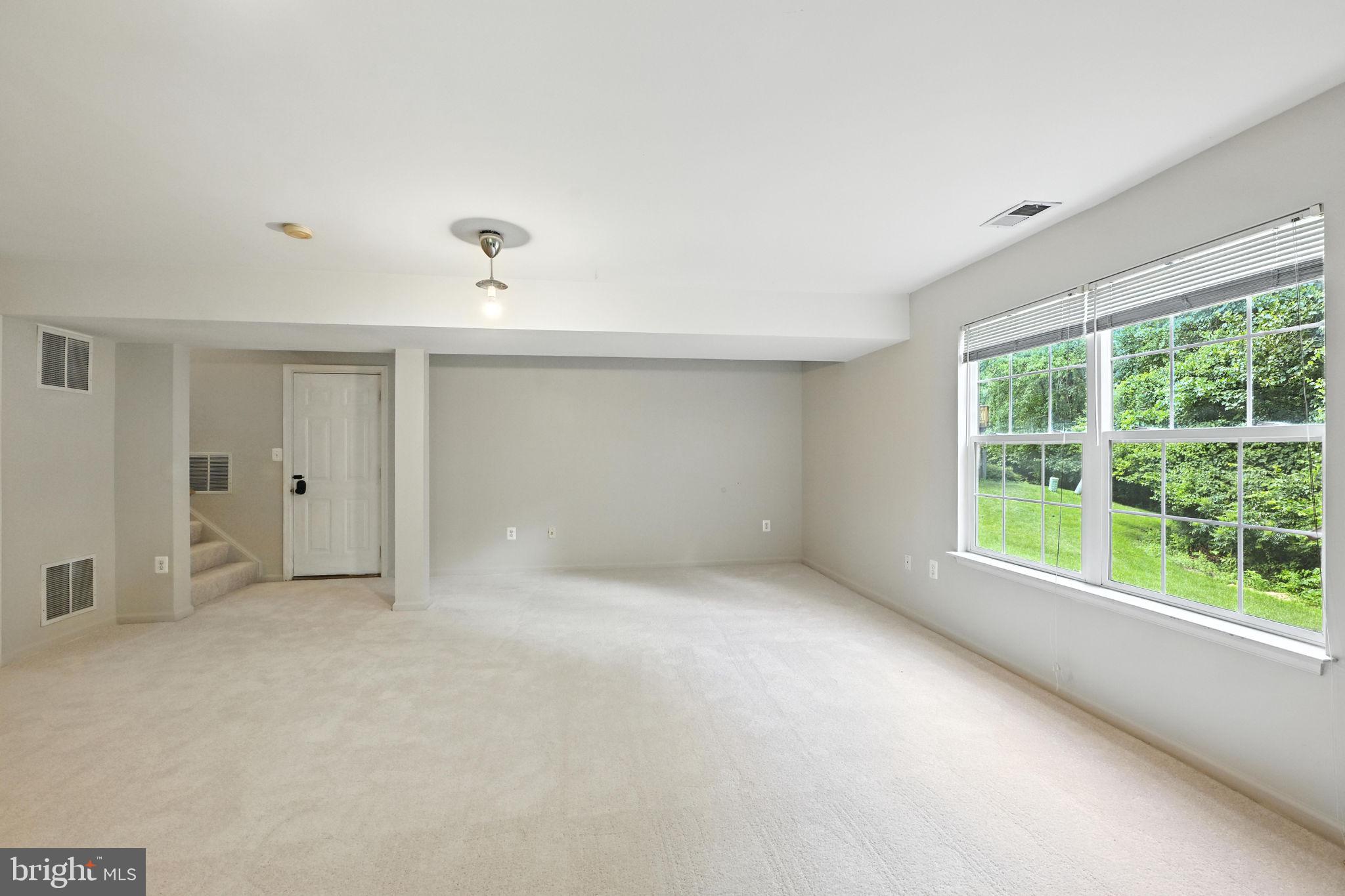 TOWNES AT FAIR LAKES GLEN - Residential