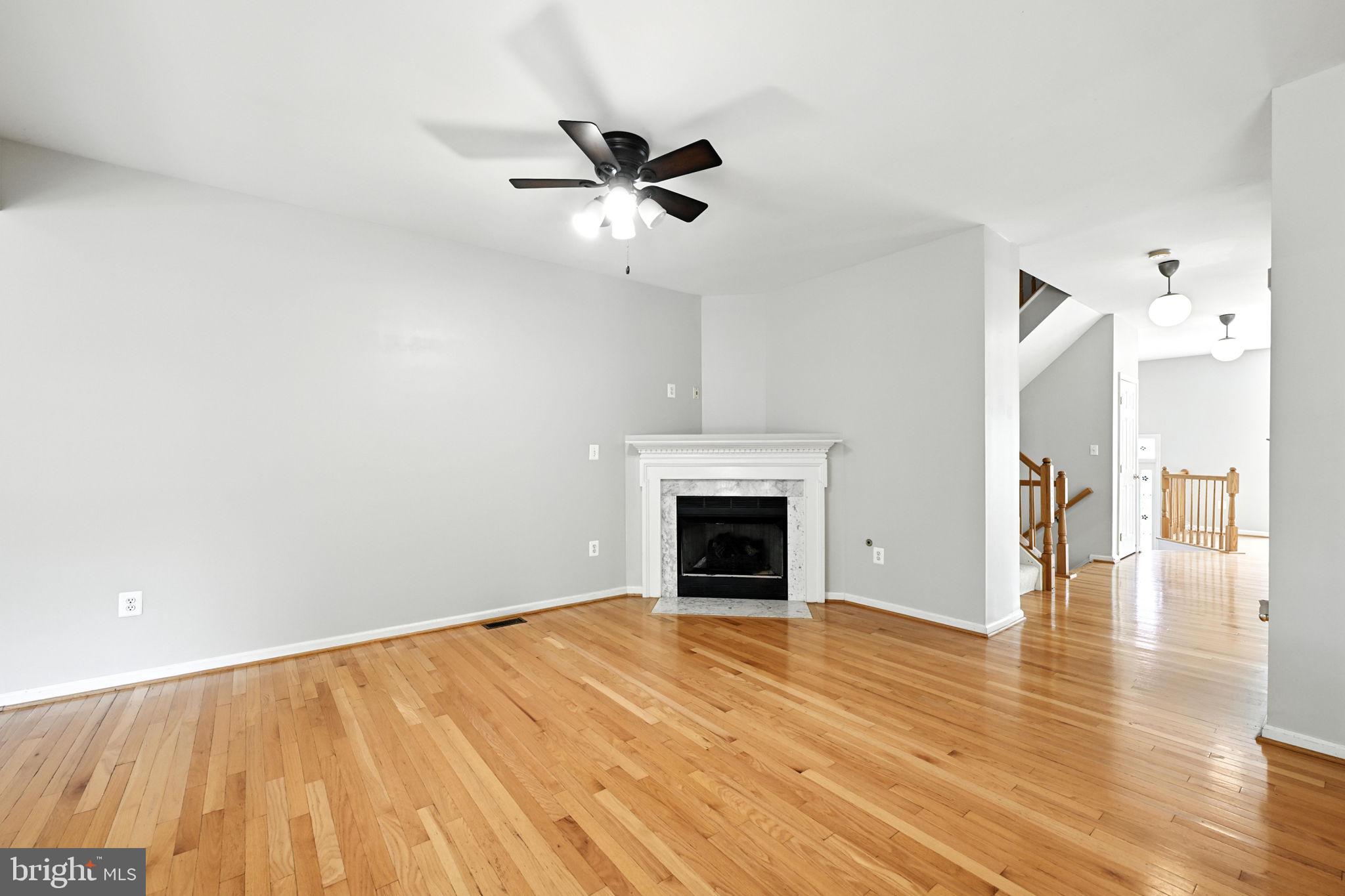 TOWNES AT FAIR LAKES GLEN - Residential