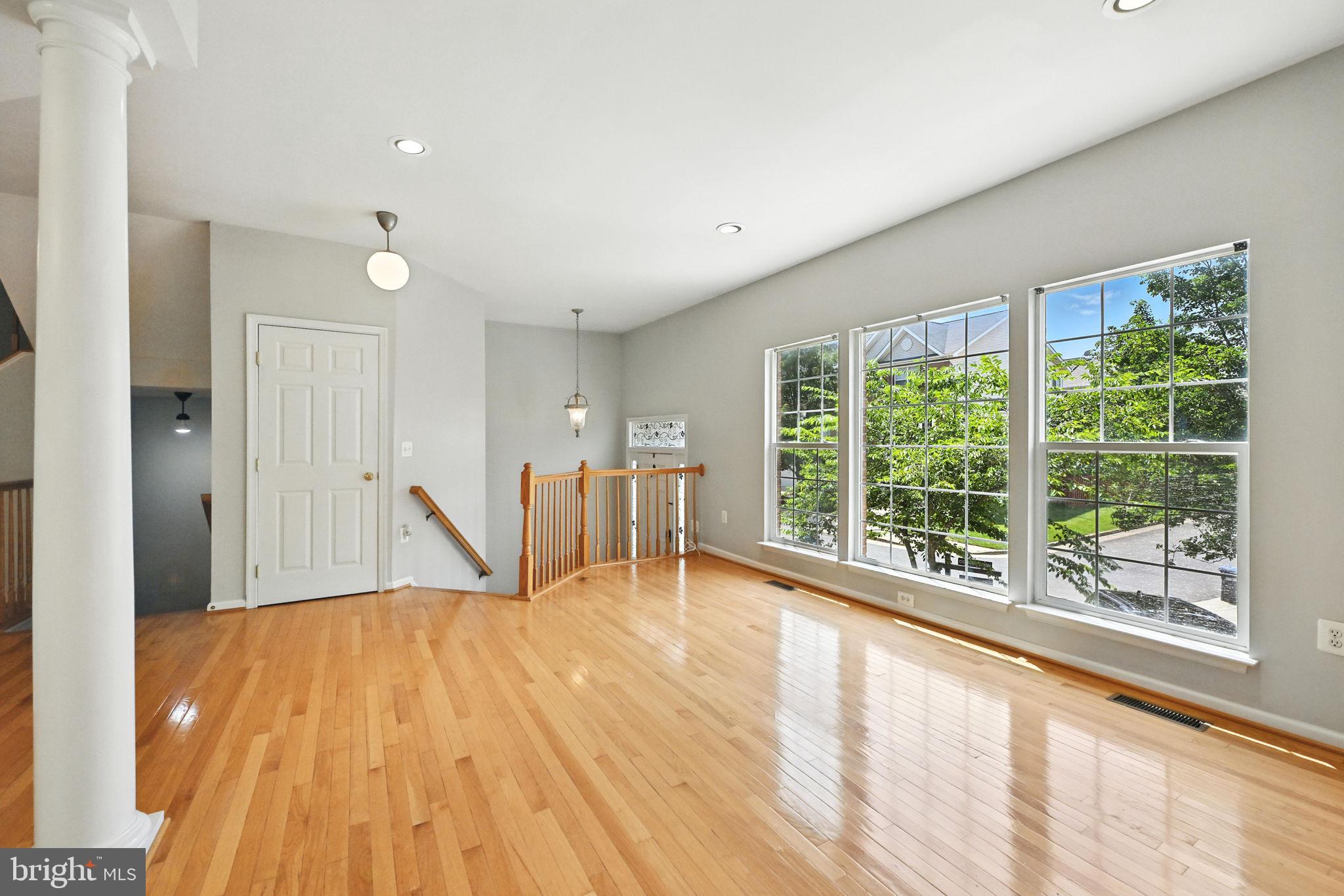 TOWNES AT FAIR LAKES GLEN - Residential