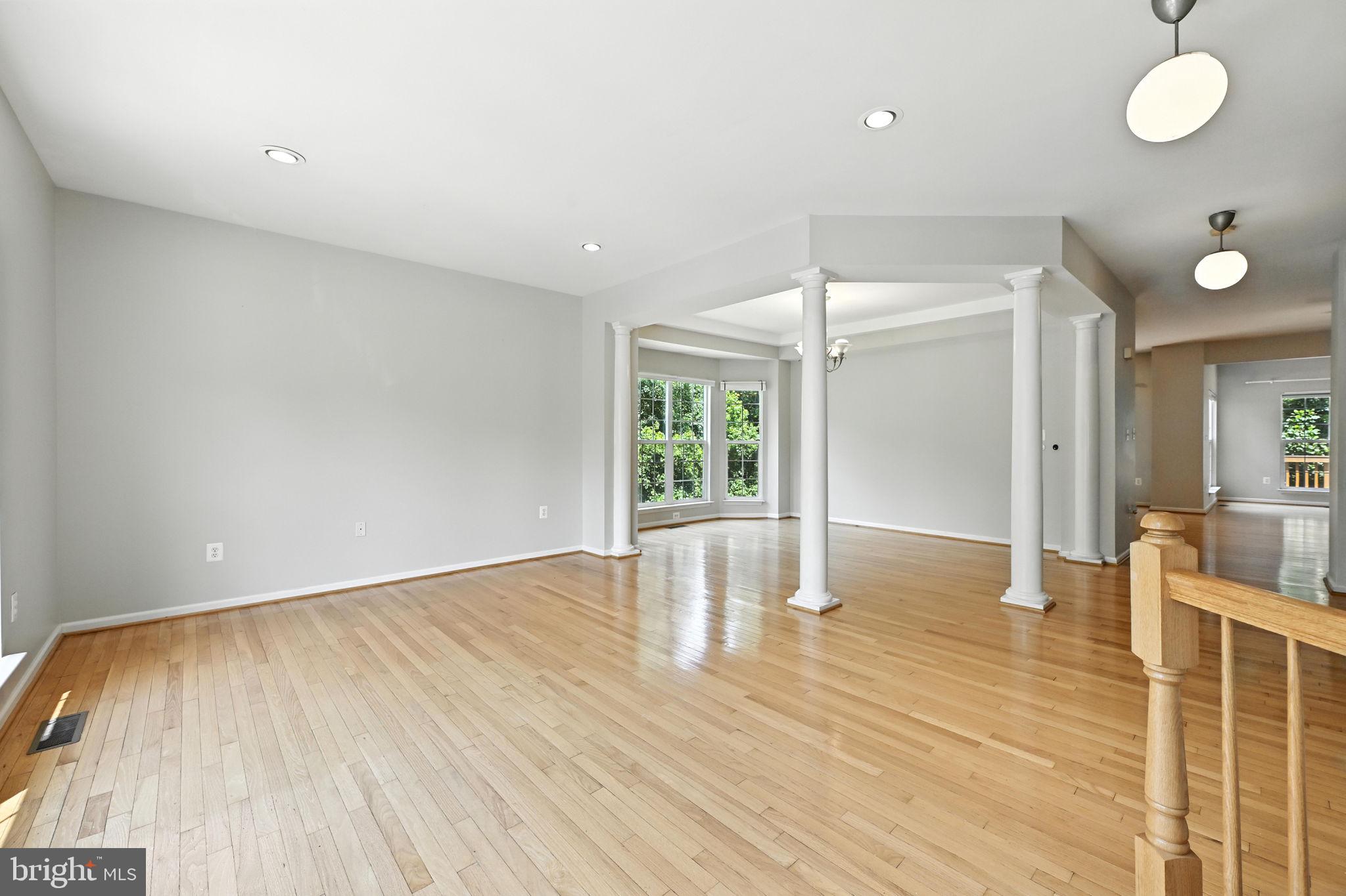 TOWNES AT FAIR LAKES GLEN - Residential