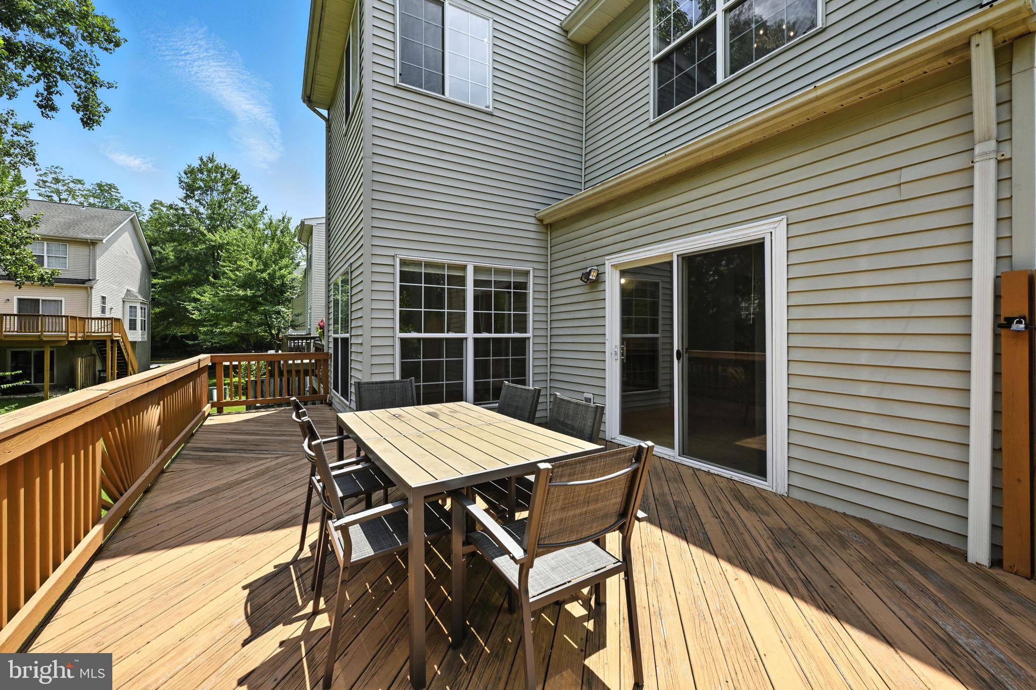 TOWNES AT FAIR LAKES GLEN - Residential