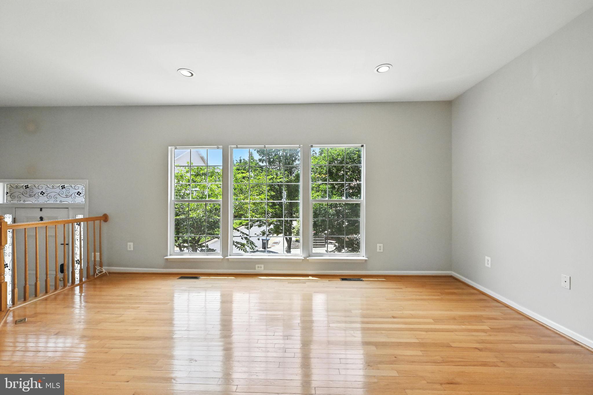 TOWNES AT FAIR LAKES GLEN - Residential