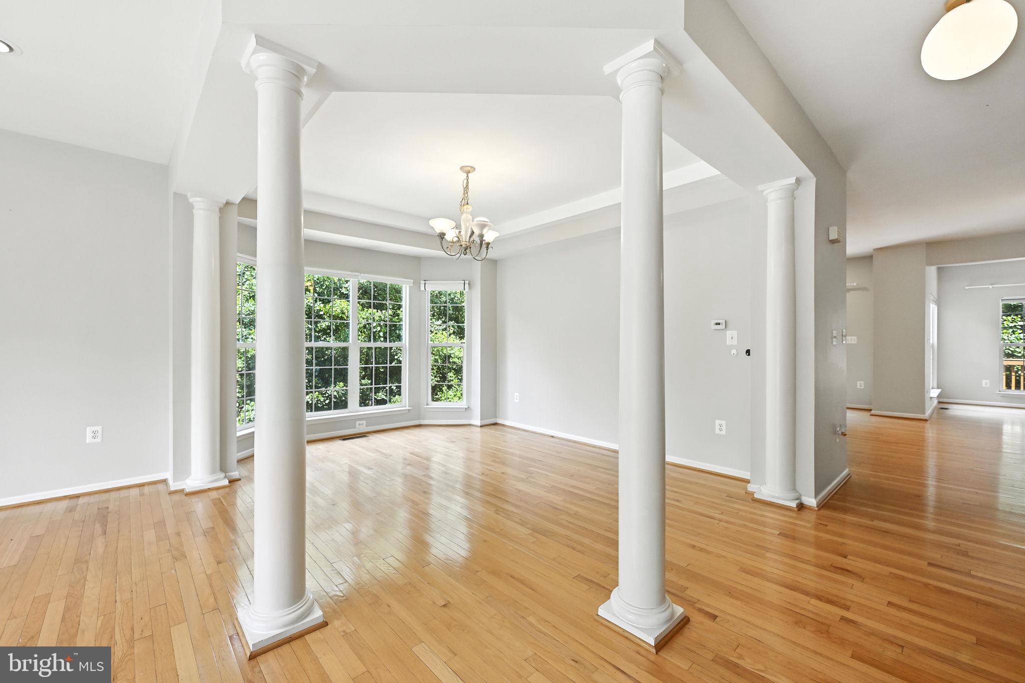 TOWNES AT FAIR LAKES GLEN - Residential