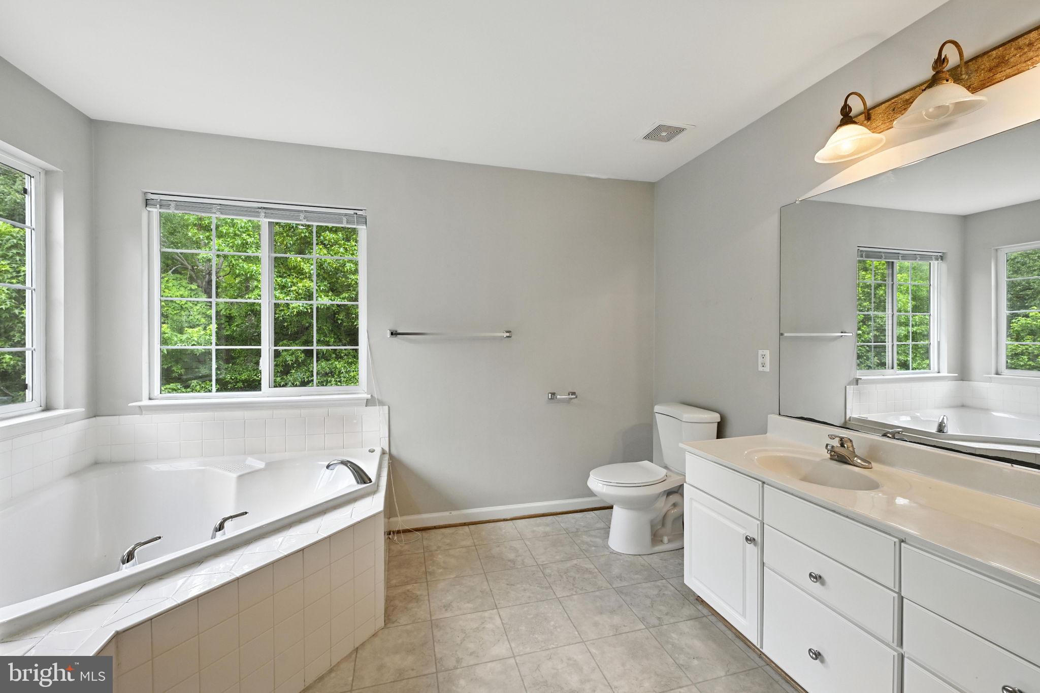 TOWNES AT FAIR LAKES GLEN - Residential